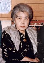 Koizumi's mother Yoshie dies at 93